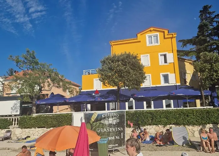 Grand - Beachfront & Hotel