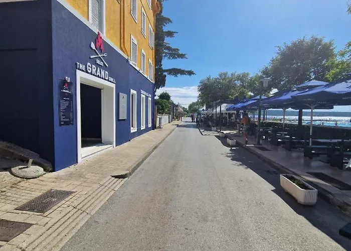 Grand - Beachfront & 3*