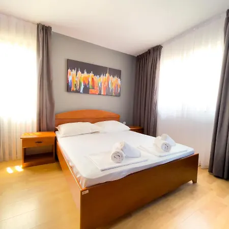 Grand - Beachfront & Szálloda 3*