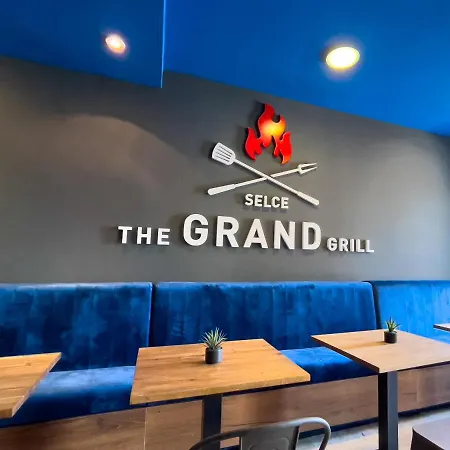 Szálloda Grand - Beachfront & Selce