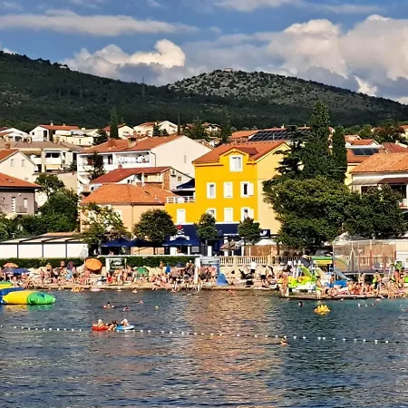 Grand - Beachfront & Szálloda 3*