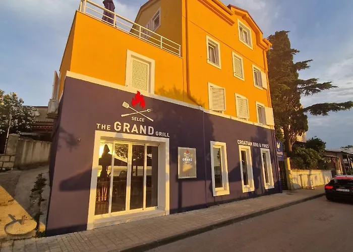 Grand - Beachfront &